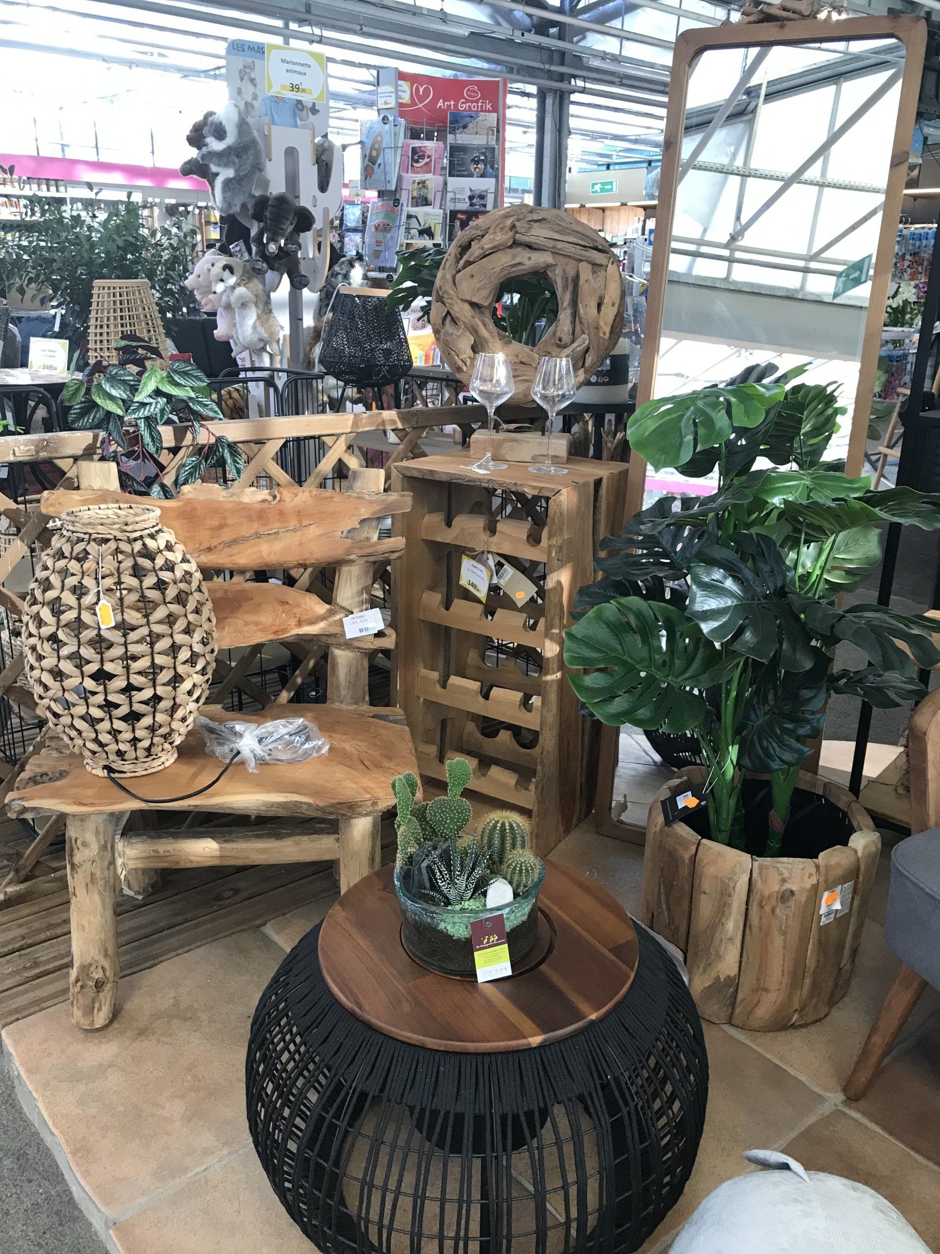 fauteuil et table basse