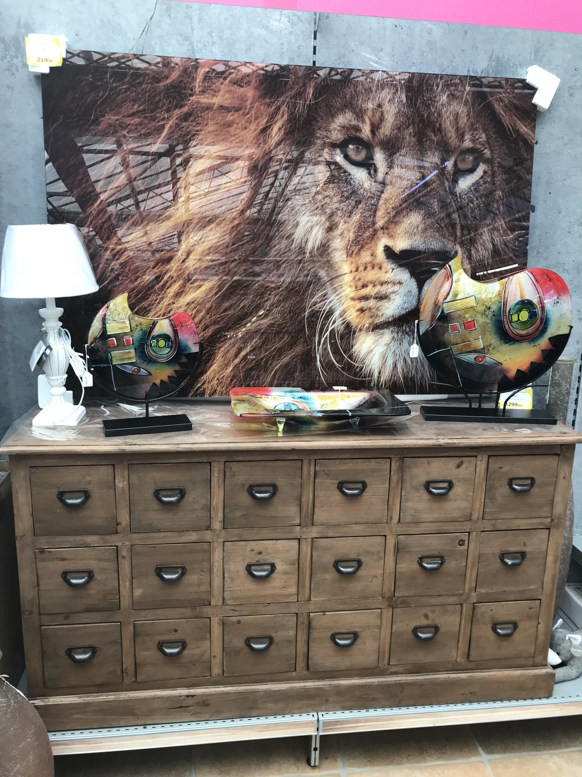 meuble et tableau décoratif