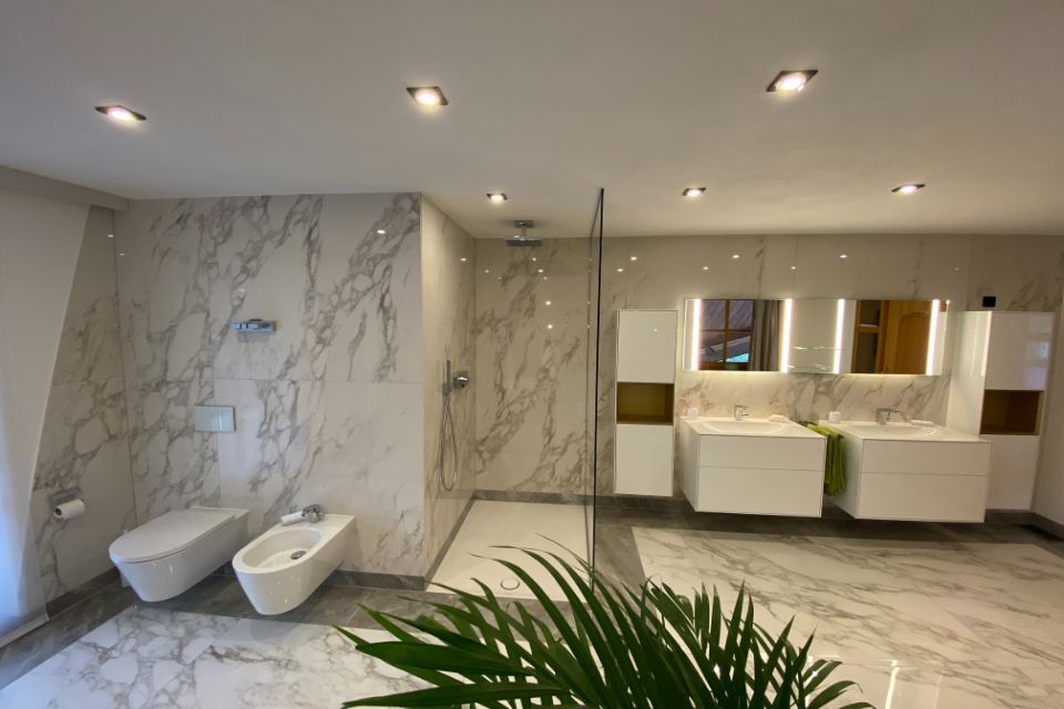 Badezimmer aus Marmor