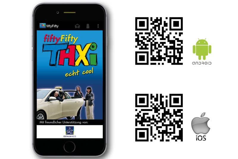 Ein Mann hält ein Mobiltelefon in seinen Händen.