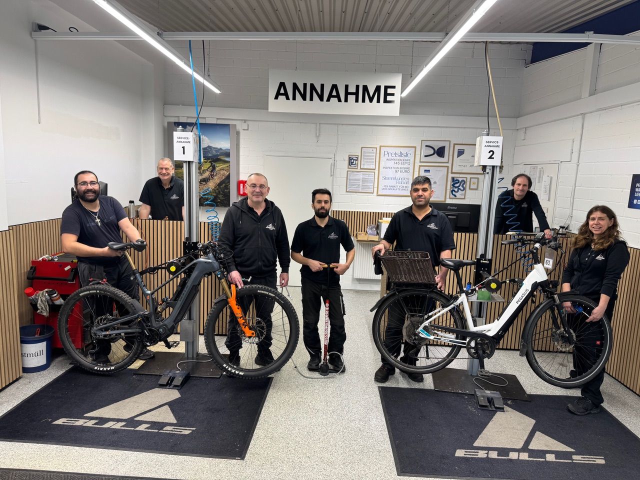 Fahrradwerkstatt Reparatur Team