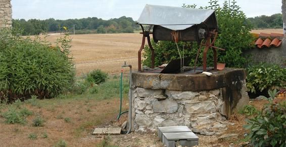 Puits ancien en pierre