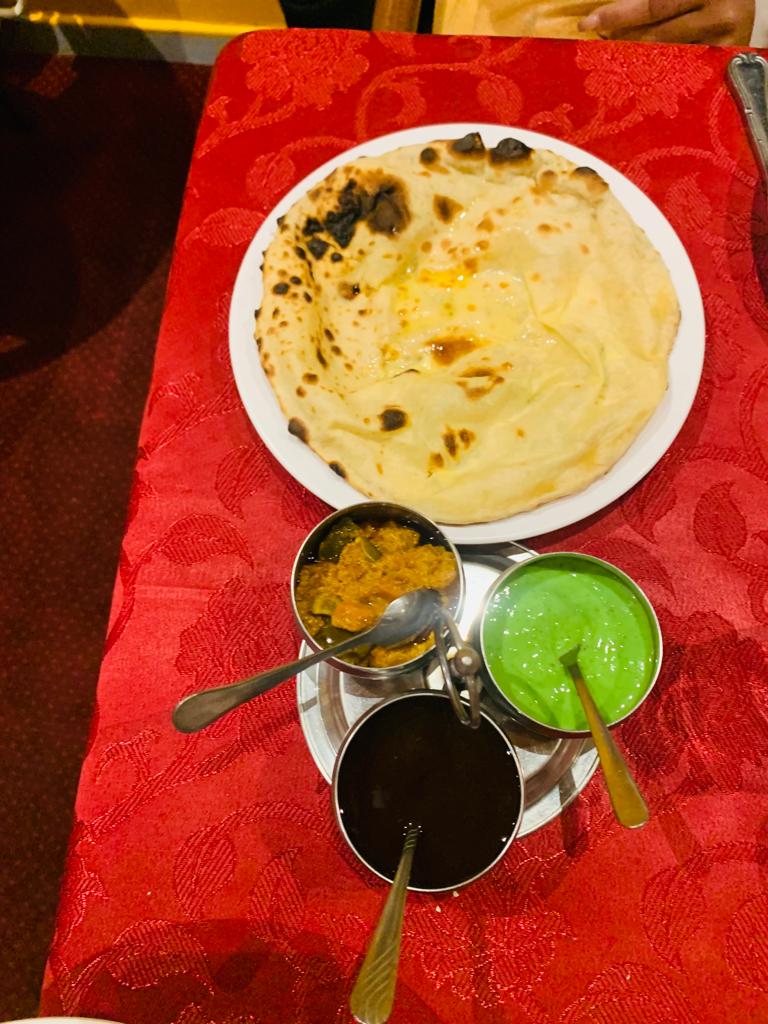 Pain naan et épices