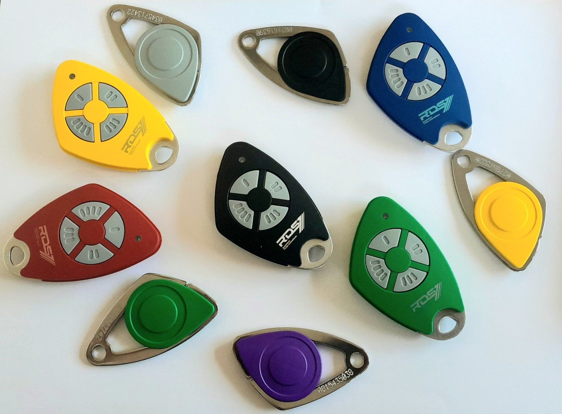 Lot de télécommandes et de badges