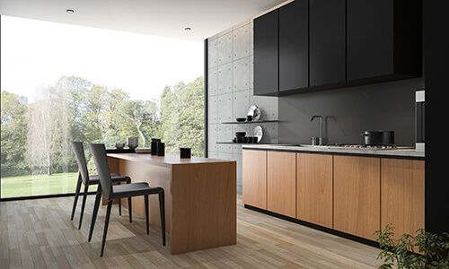 Una cocina moderna con gabinetes negros y gabinetes de madera y una ventana grande.