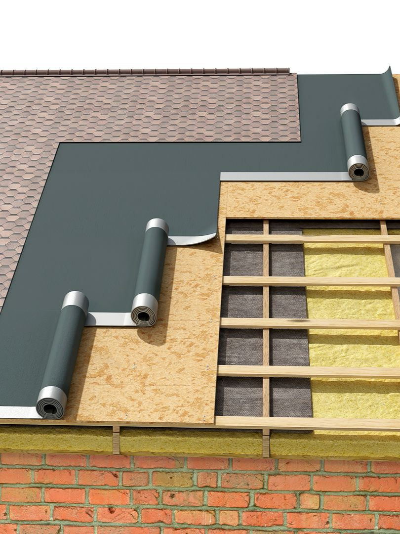Coupe transversale d'un toit montrant : bardeaux, sous-couche, charpente, isolants, briques