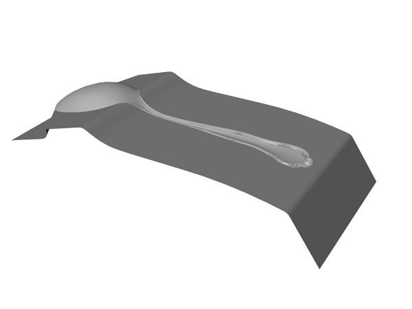 Ein Löffel liegt auf einem Stück Papier auf einem Tisch.