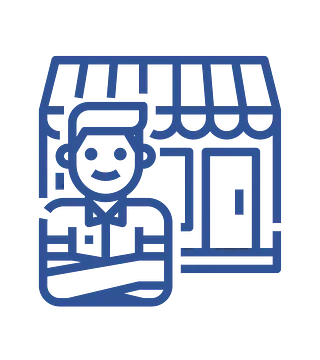 Un hombre está parado frente a una tienda con los brazos cruzados.