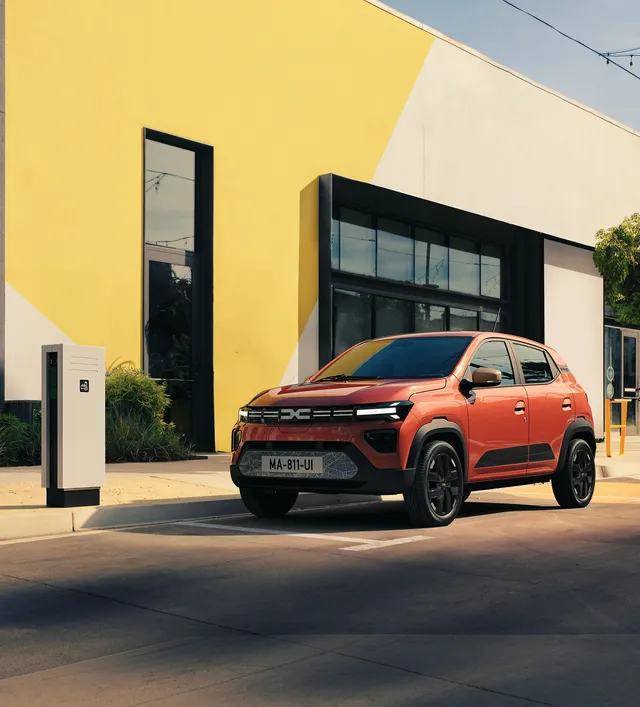 Une voiture électrique Dacia Spring.
