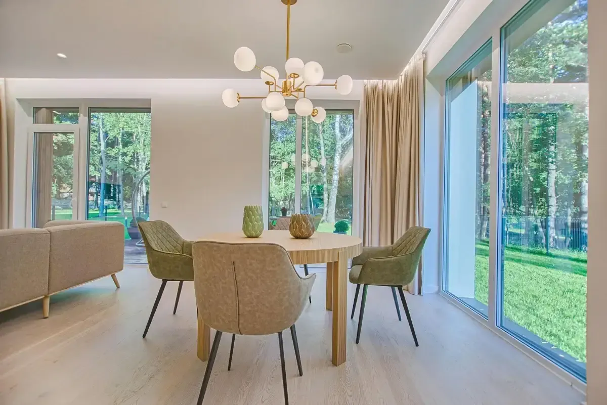 Sal&oacute;n reformado de una casa