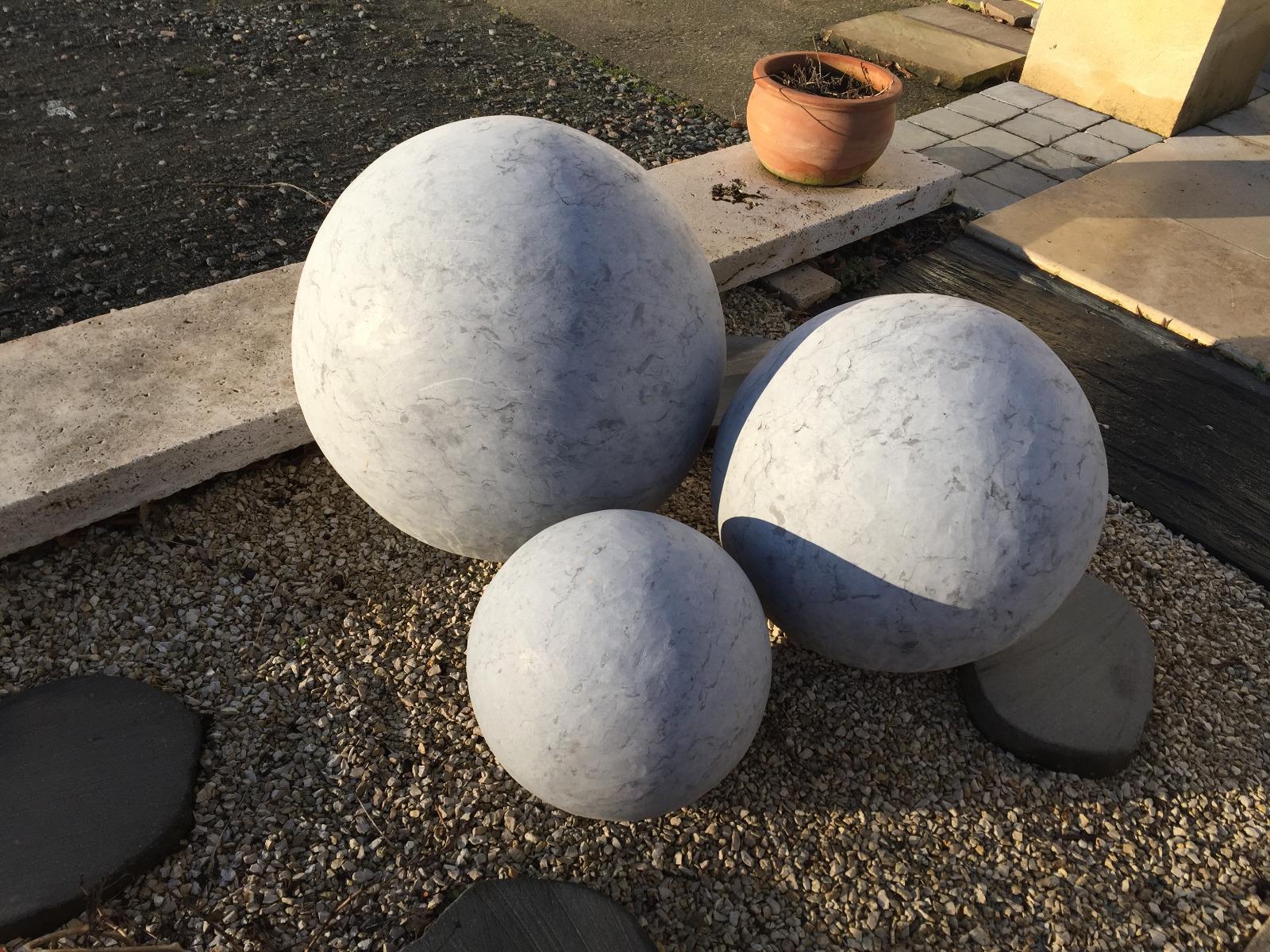 BOULES EN PIERRE POUR AGREMENTER VOS JARDINS