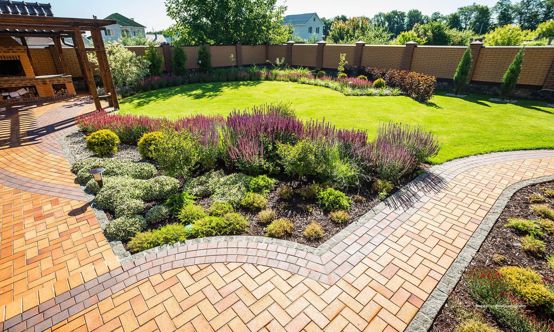 natürlicher Teich im Garten