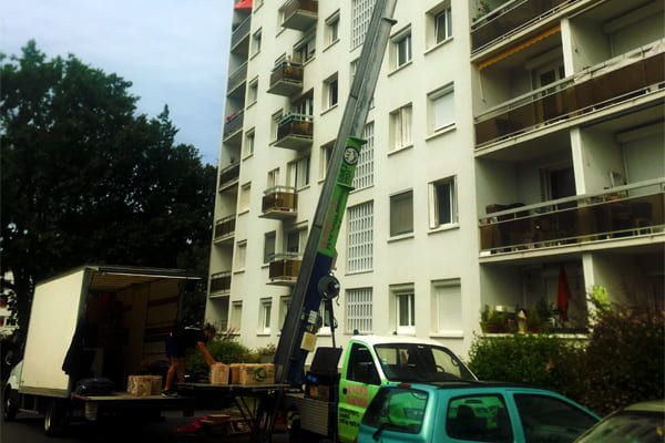 Monte-meuble d'A à Z Service utilisé pour un déménagement