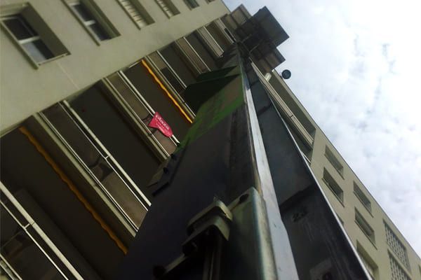 Montes-meubles d'A à Z Service en train d'être utilisé