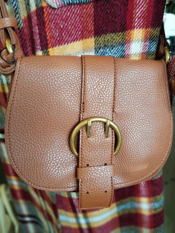 Braune kleine Ledertasche mit goldenem Verschluss