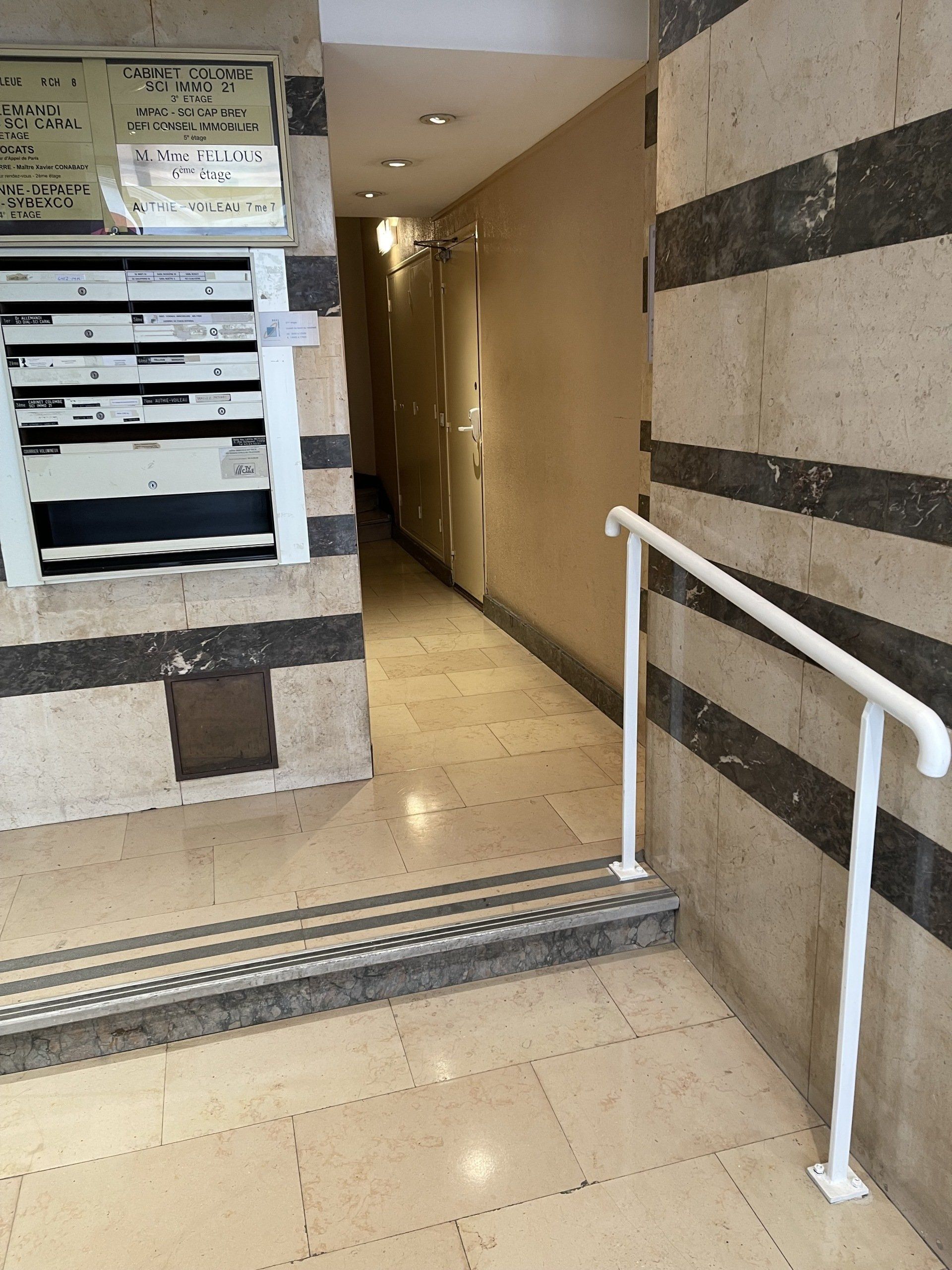 Accueil de l'immeuble - notre cabinet