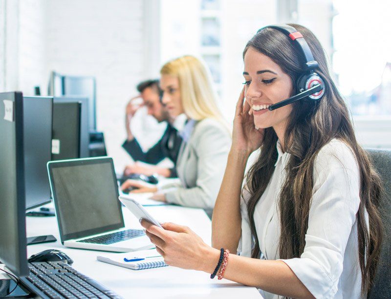 Opératrice au téléphone