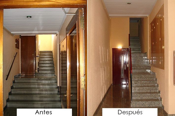 Una foto de antes y después de un pasillo con escaleras.