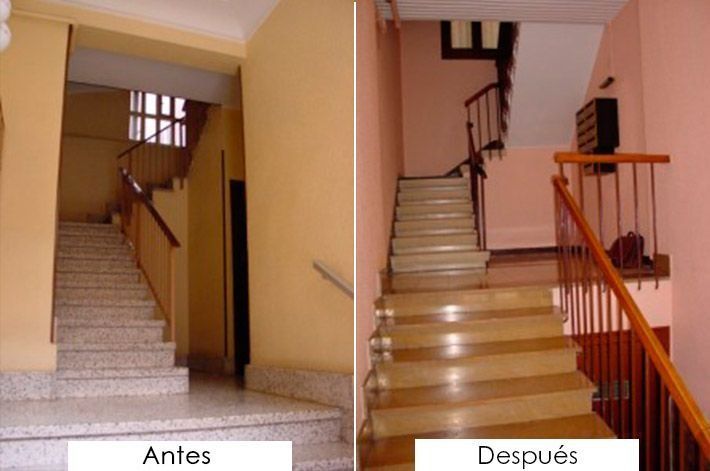 Una foto de antes y después de una escalera en un edificio.