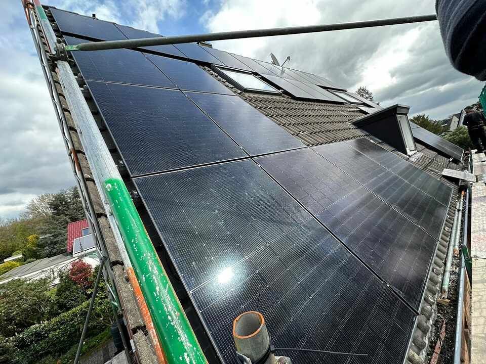 Solaranlagen auf Dach, Foto der SolarPro GmbH