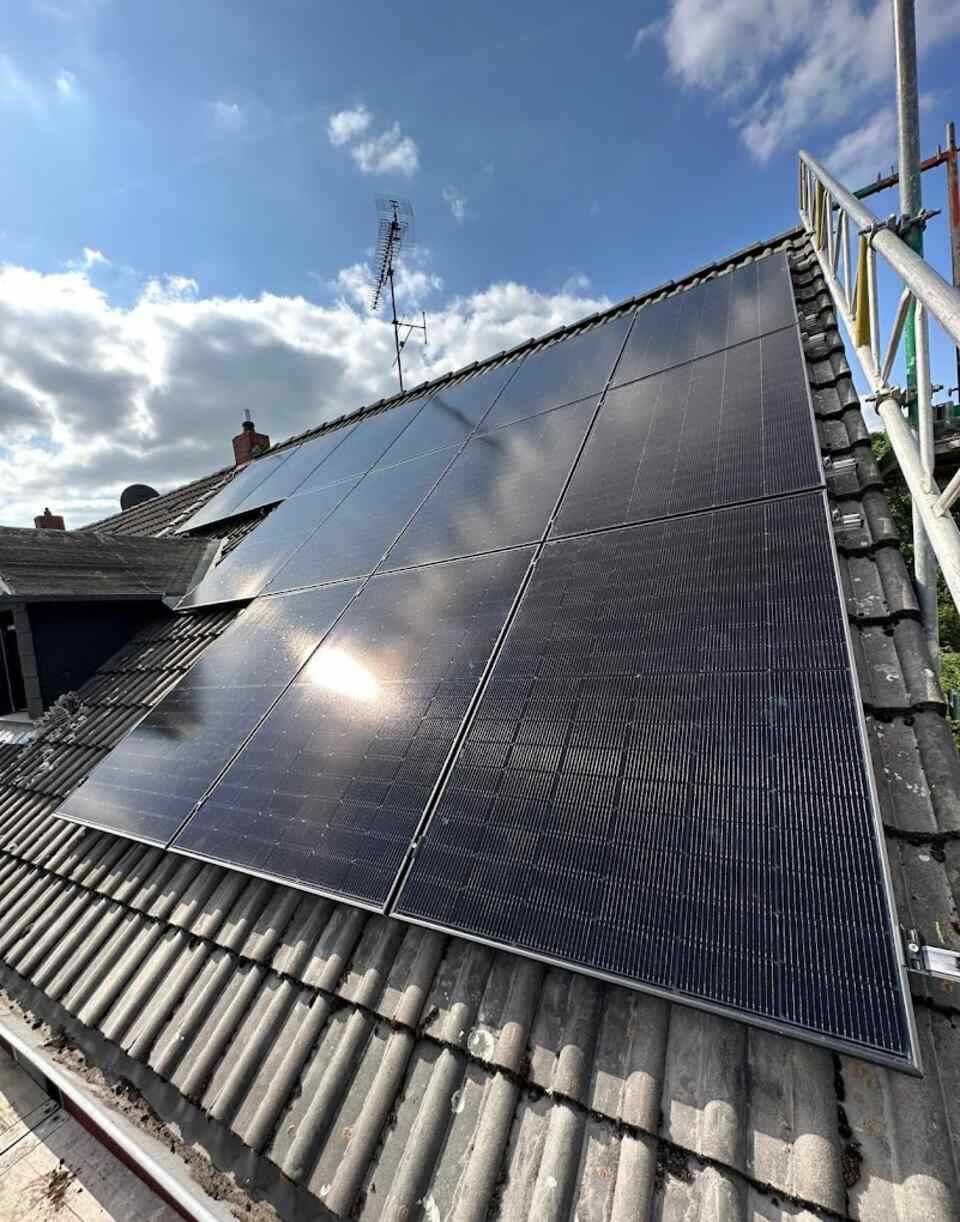 Solaranlagen auf Dach, Foto der SolarPro GmbH