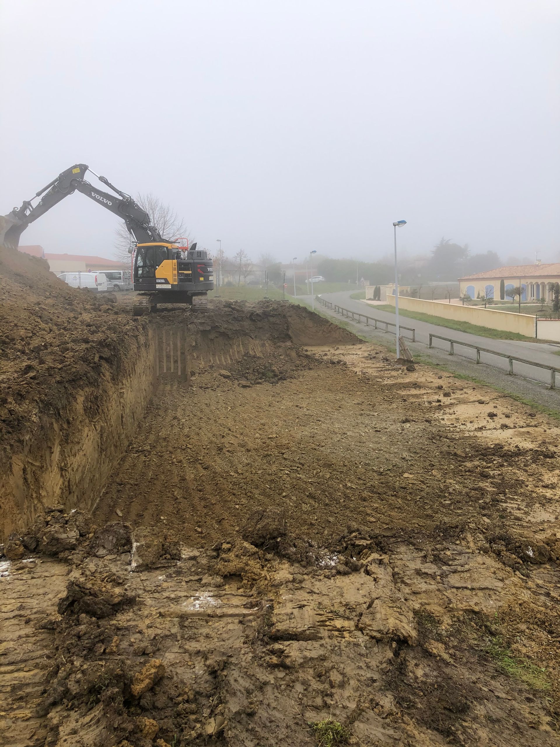 Une pelleteuse en intervention
