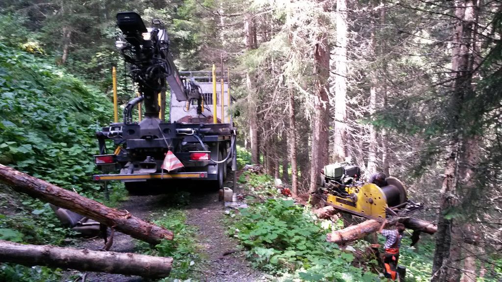 Andi Caviezel Holztransporte