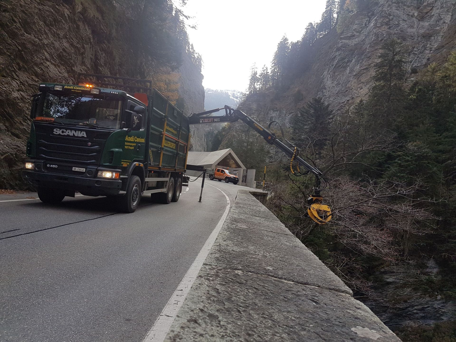 Andi Caviezel Holztransporte
