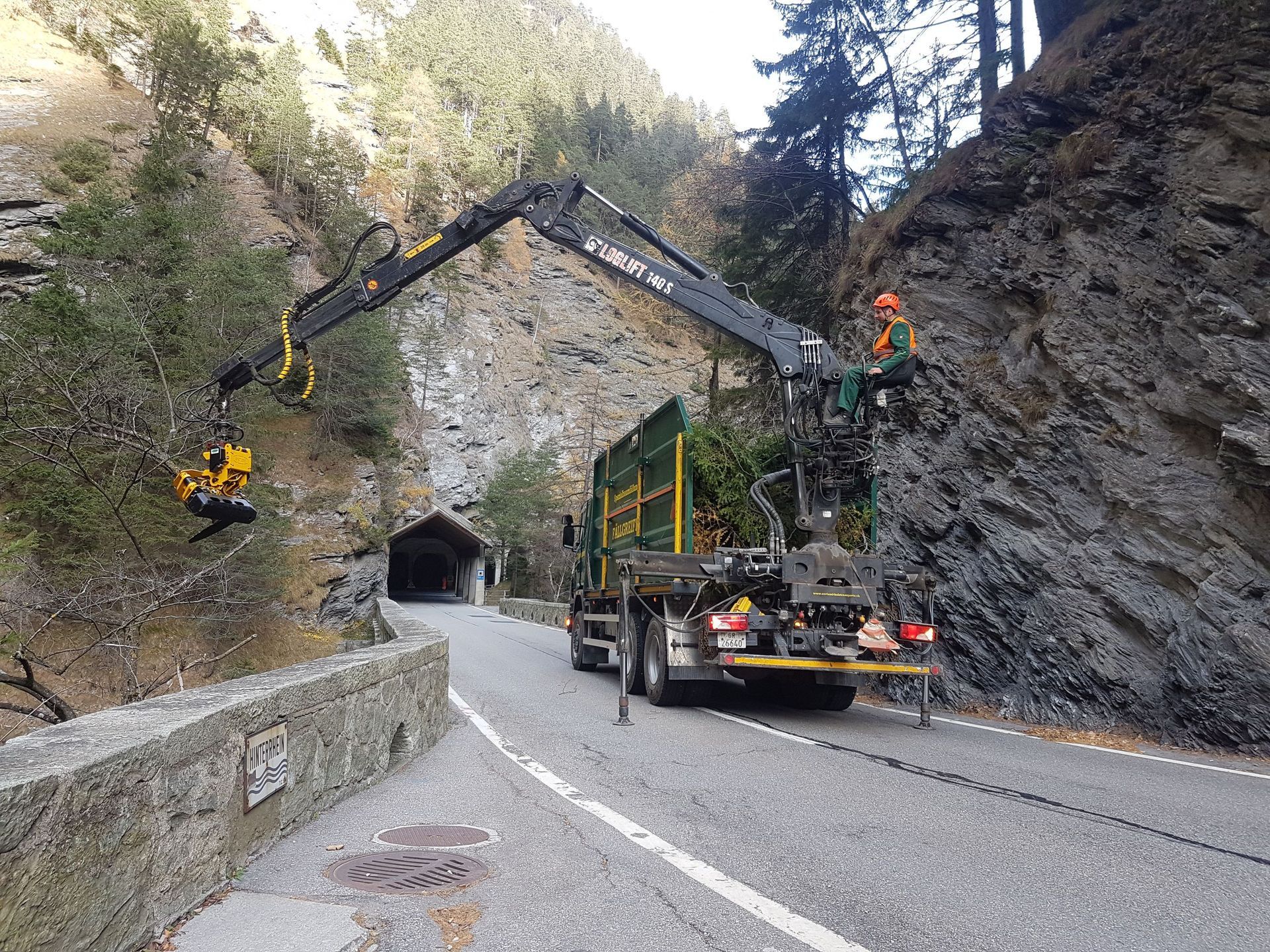 Andi Caviezel Holztransporte
