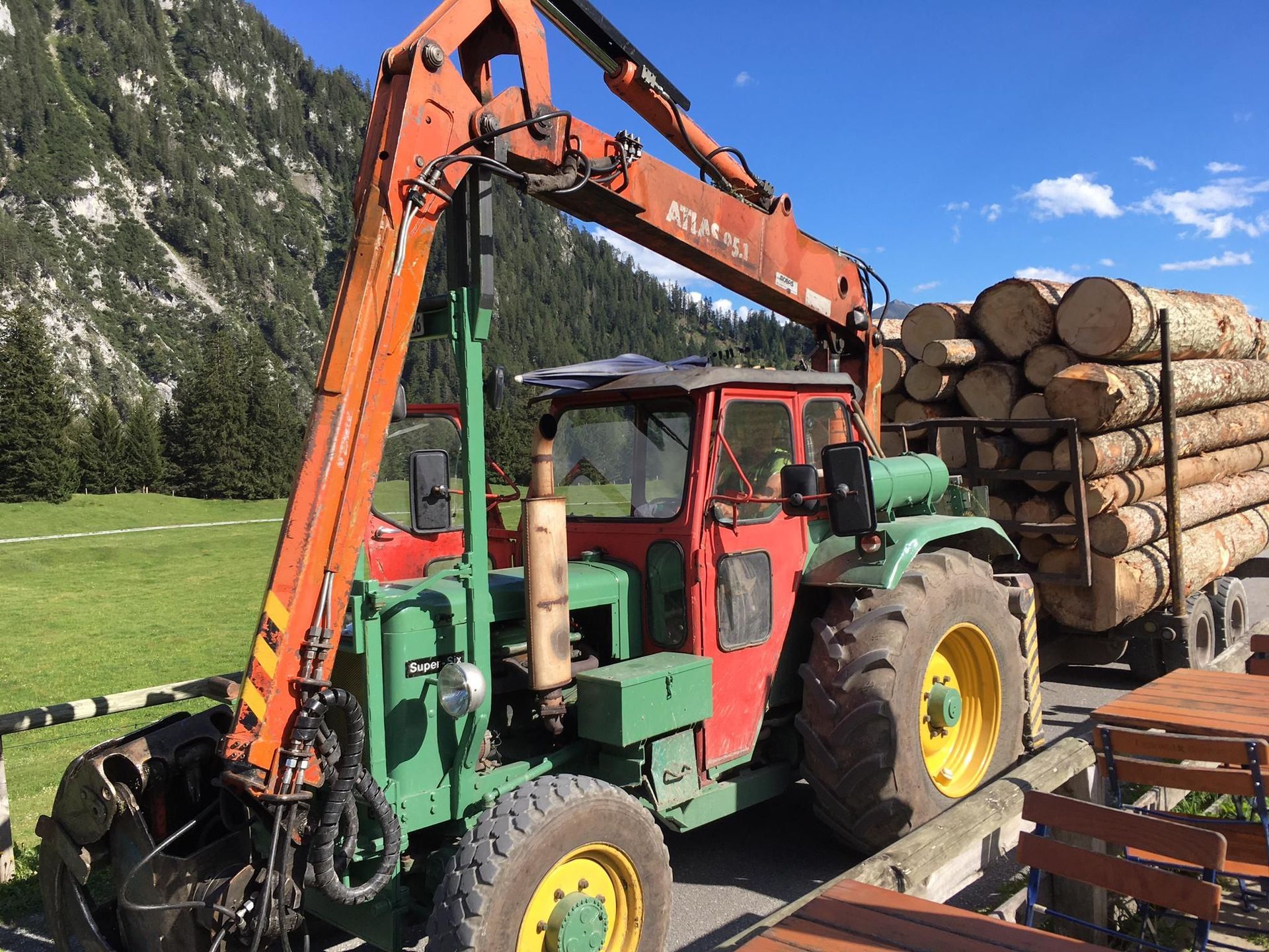 Andi Caviezel Holztransporte