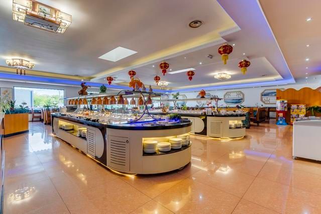 Intérieur de la salle du restaurant de Royal d'Asie