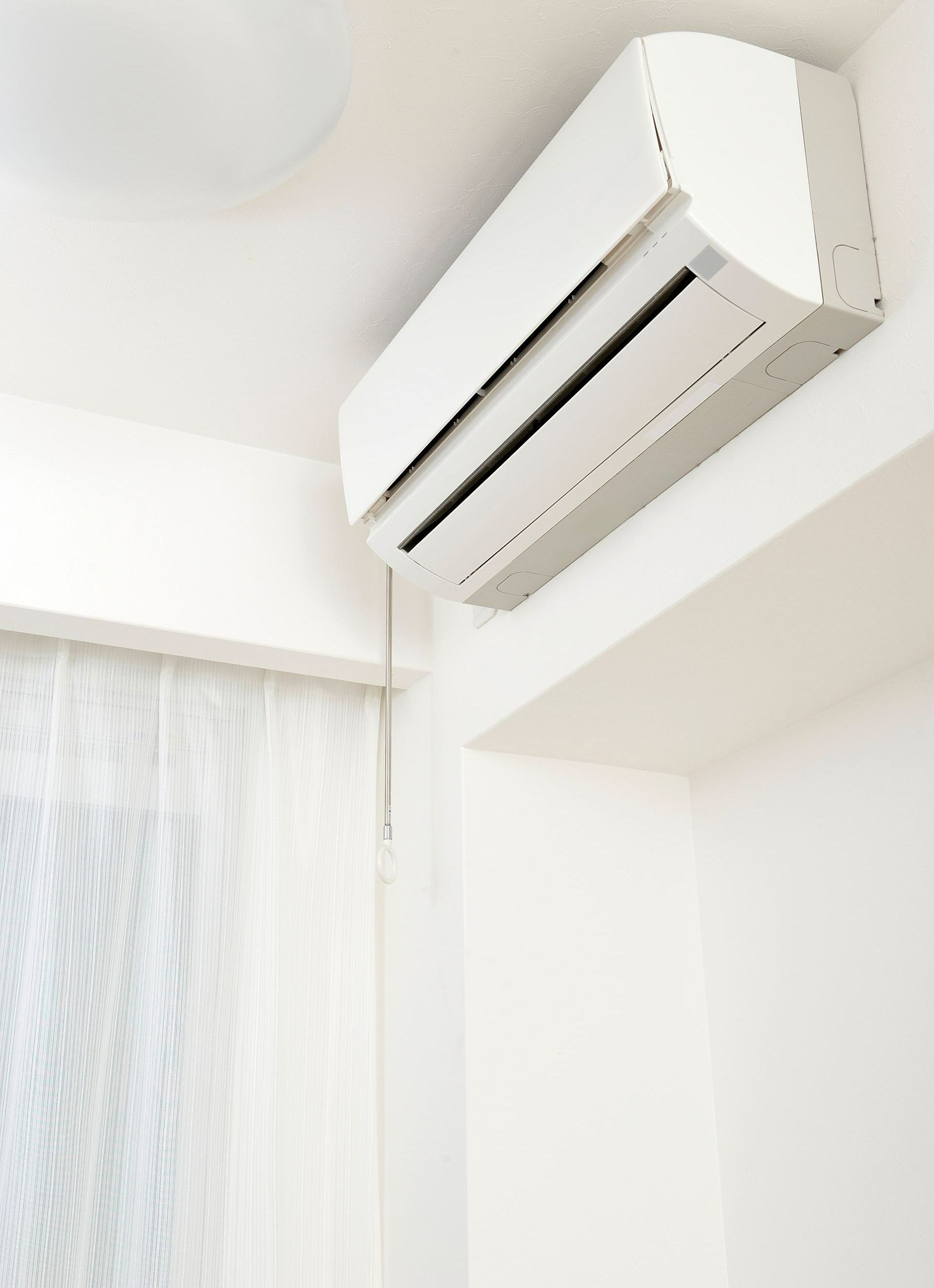 Climatiseur blanche sur mur beige - Chauffage