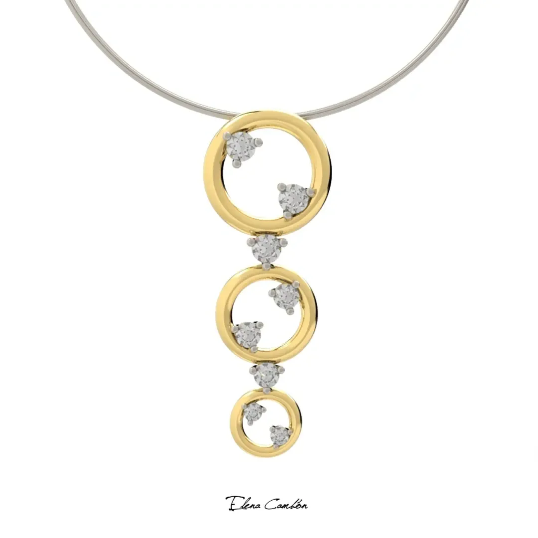 Collar con colgante de oro con tres colgantes circulares engastados con pequeñas piedras transparentes.
