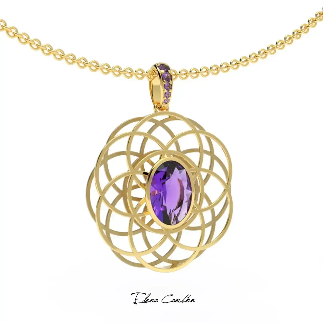 Collar con colgante geométrico de oro con una piedra preciosa púrpura en el centro.