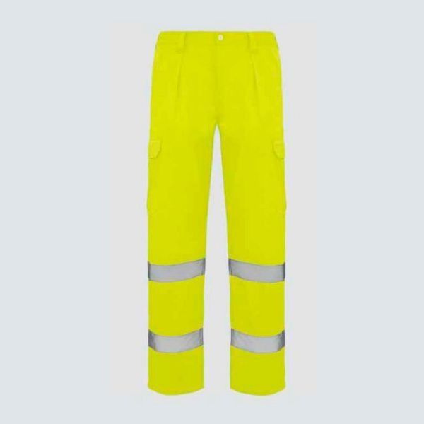 Un par de pantalones amarillos con rayas reflectantes en los laterales.