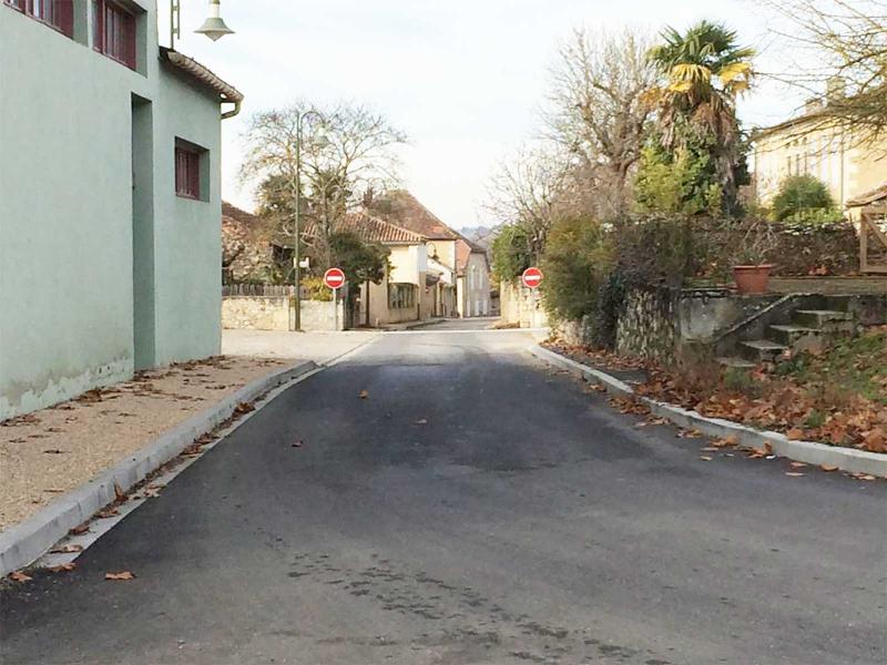 Création d'une route à Monfort