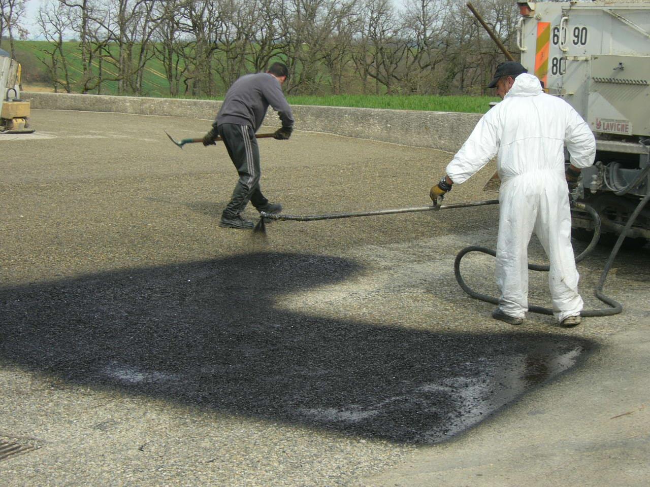 Pose de revêtement bitumineux