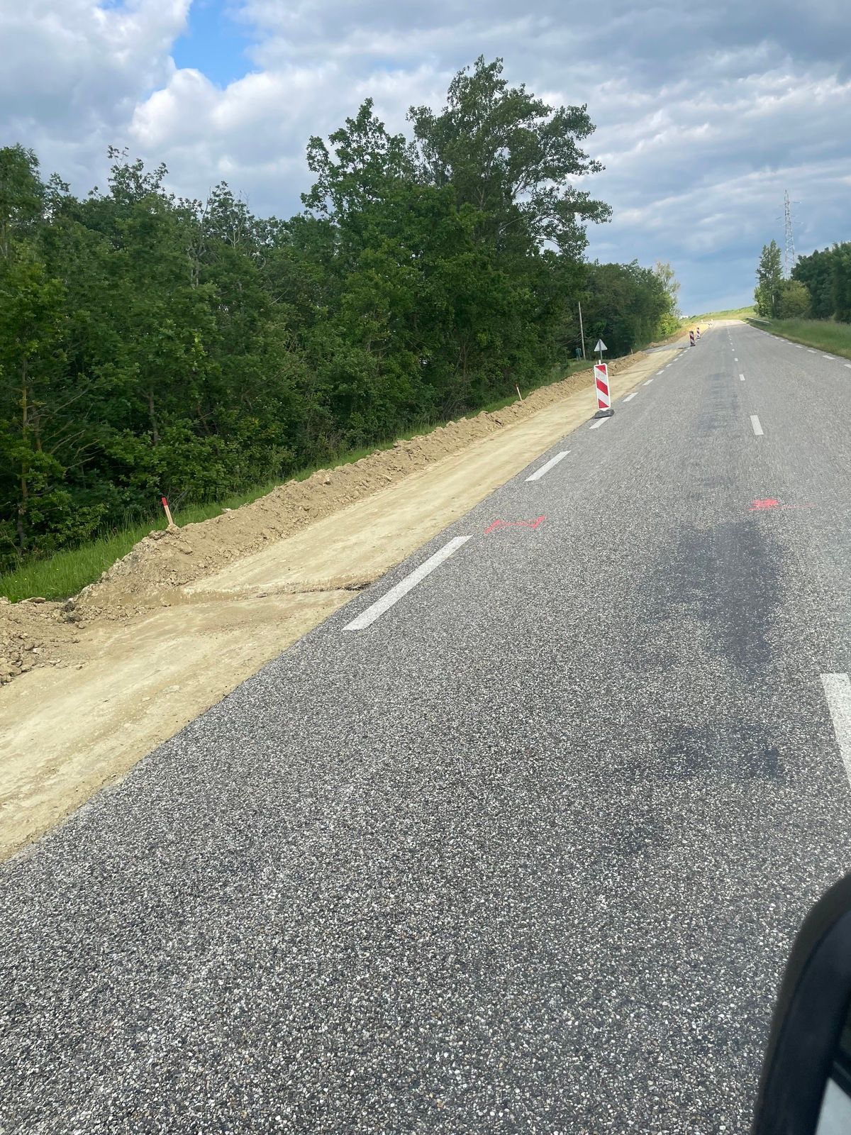Travaux de terrassement en bord de route