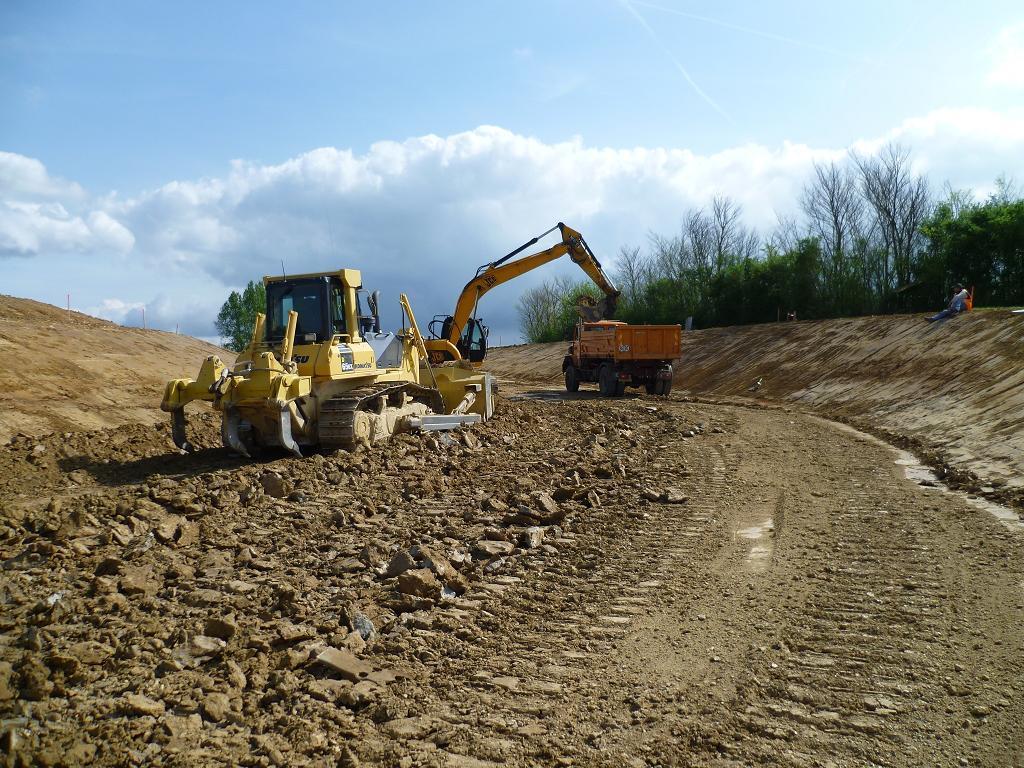 Travaux de terrassement avec une mini-pelle