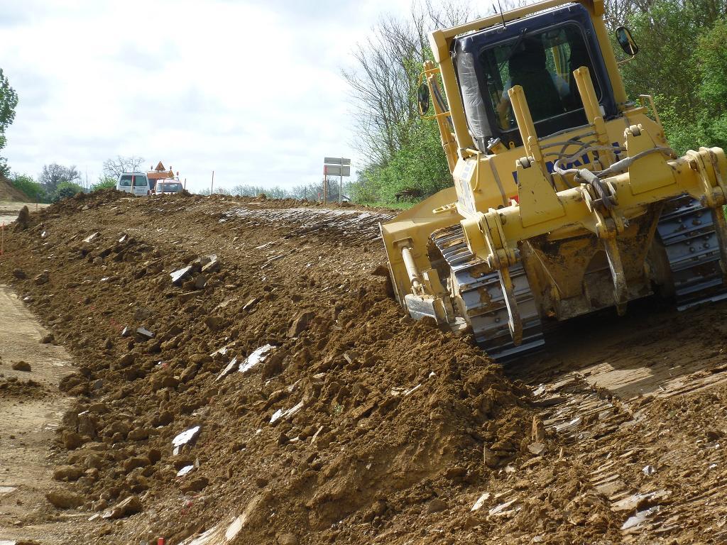 Travaux de terrassement en zone rurale