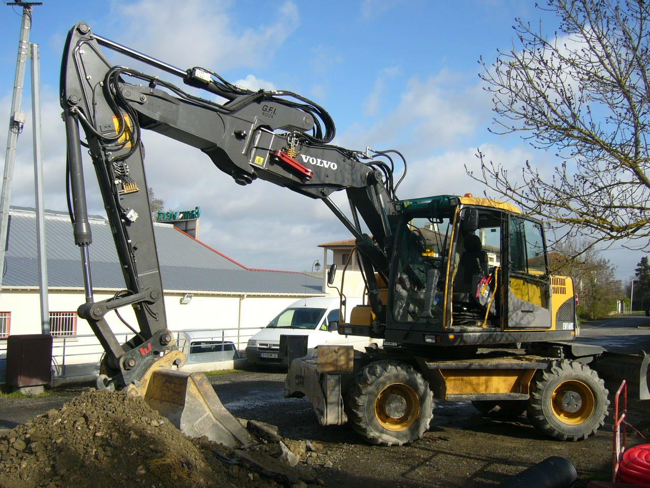 Tractopelle sur un chantier