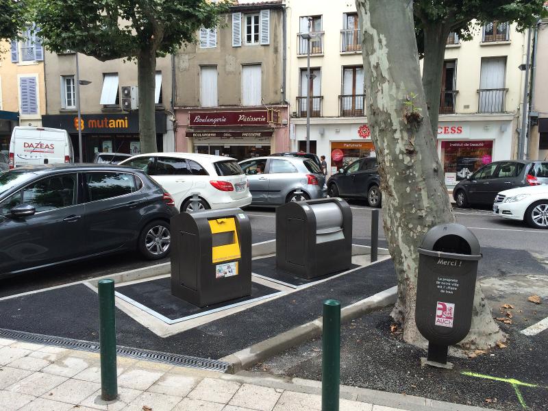 Conteneurs dans un centre-ville