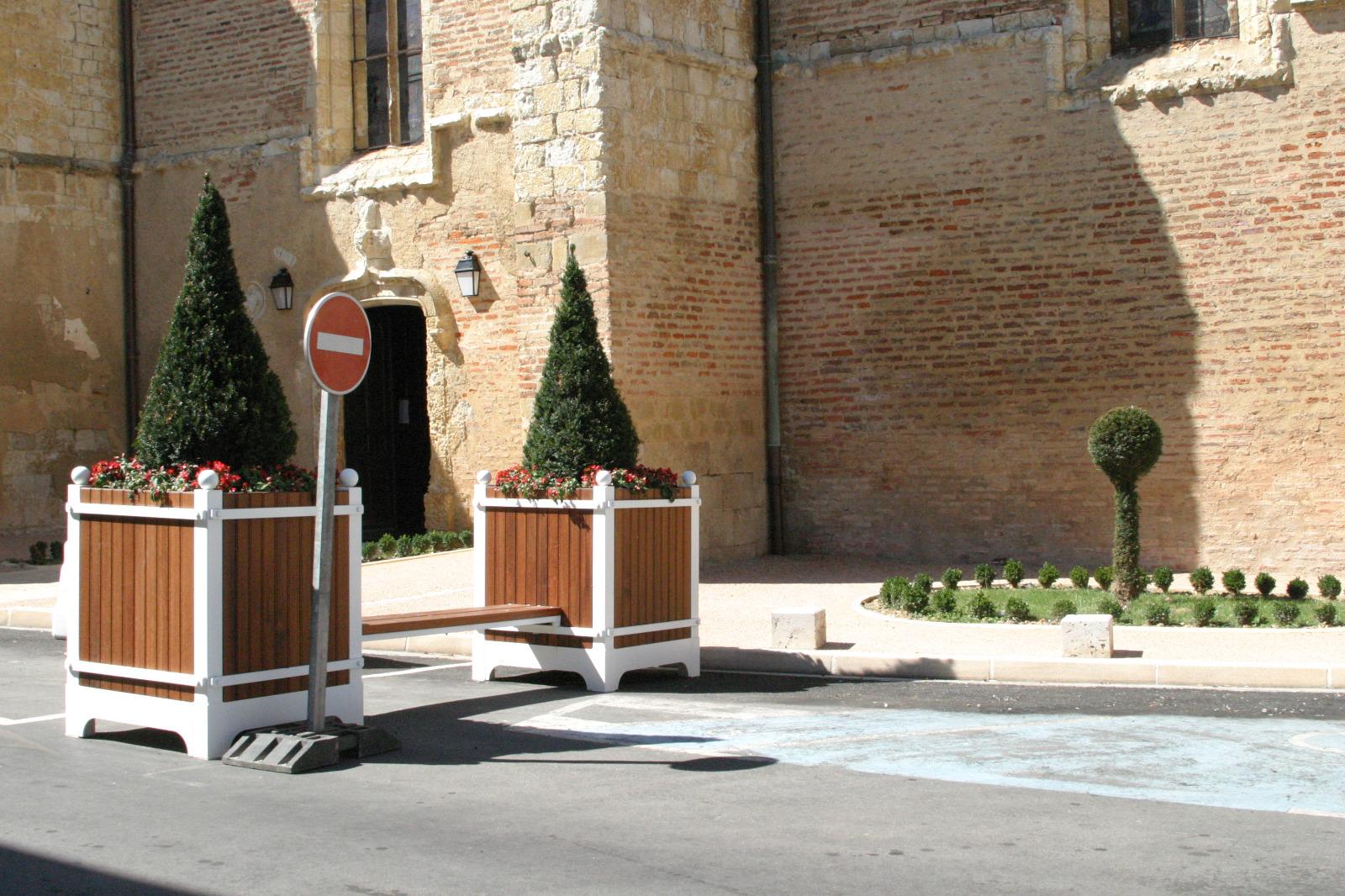 Aménagement urbain avec jardinières