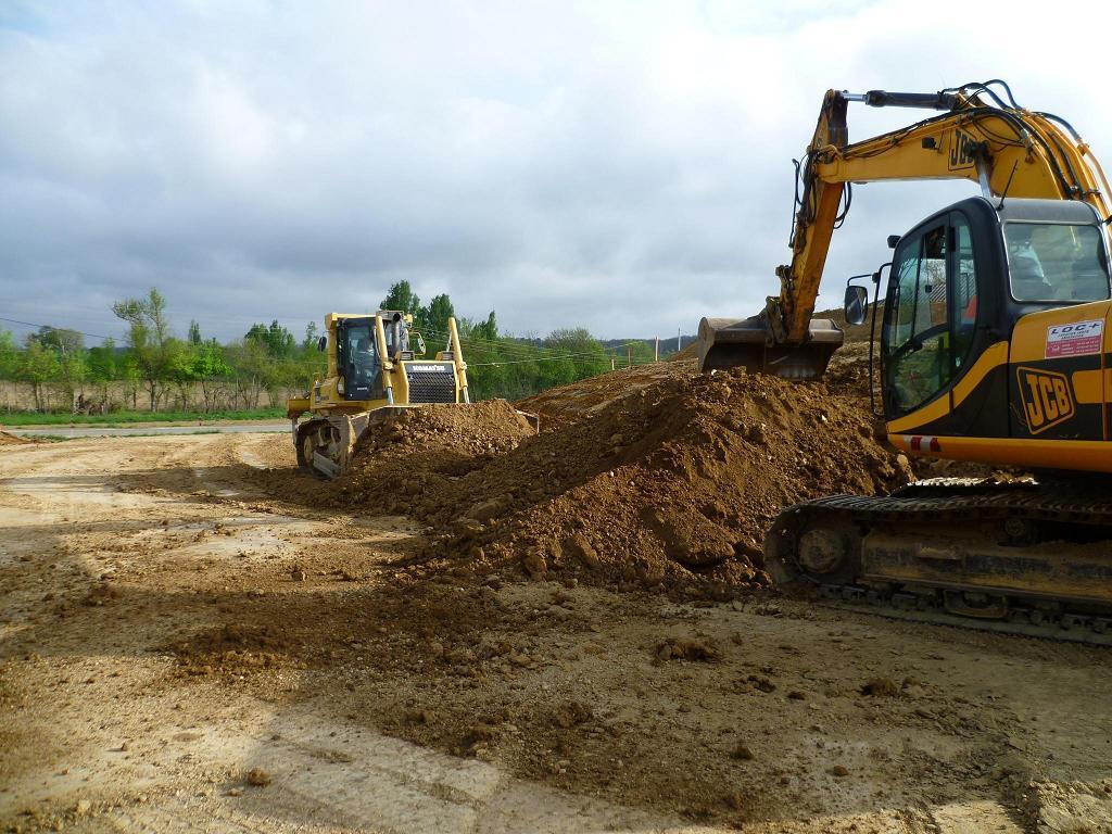 Travaux de terrassement avec des engins