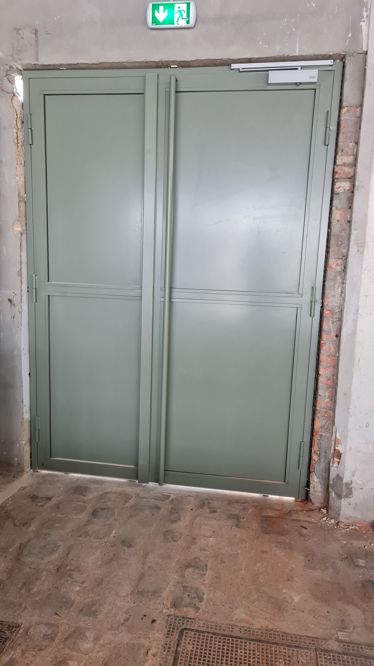 Escalier et rampes métalliques