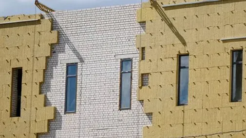 Entdecken Sie unsere umfassenden Fassadenarbeiten in Muttenz, Basel, Liestal, Pratteln und im gesamten Baselland. Als Ihr verlässlicher Partner bieten wir professionelle Verputzarbeiten, Abdichtungen und mehr – für eine hochwertige und dauerhafte Gestaltung Ihrer Gebäudefassade. Vertrauen Sie auf unsere Expertise für erstklassige Ergebnisse.