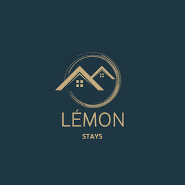 Logo de Lemon Stays: deux toits de maison beiges à l'intérieur d'un cercle doré brossé sur fond bleu foncé. Texte: «Lemon Stays».