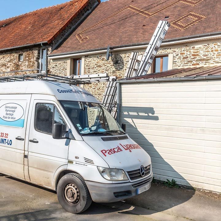 Camion de l'entreprise et toiture
