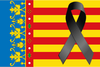 Una bandera con una cinta negra