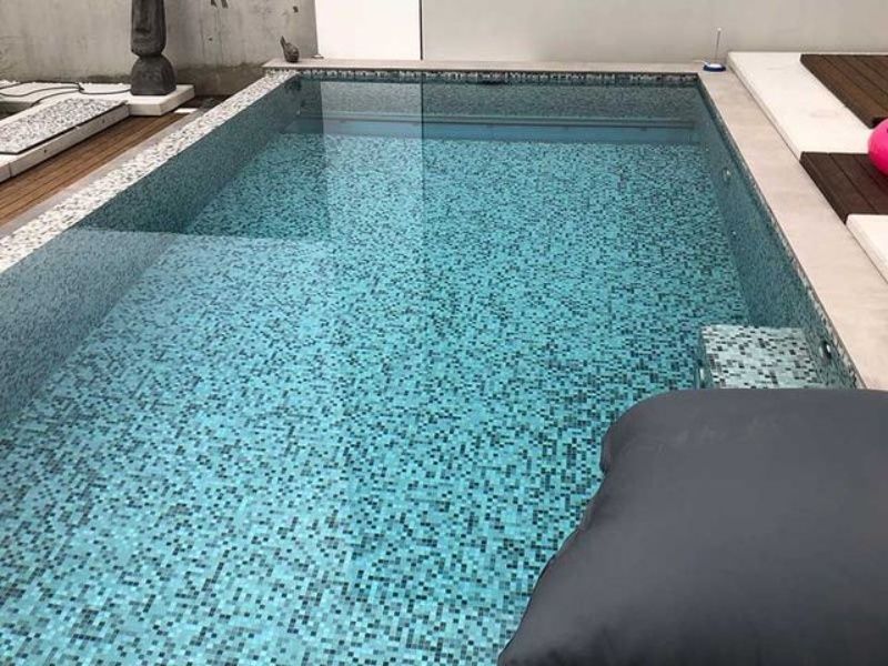 Pool gefliest durch die Fliesen Klier GmbH aus Velburg